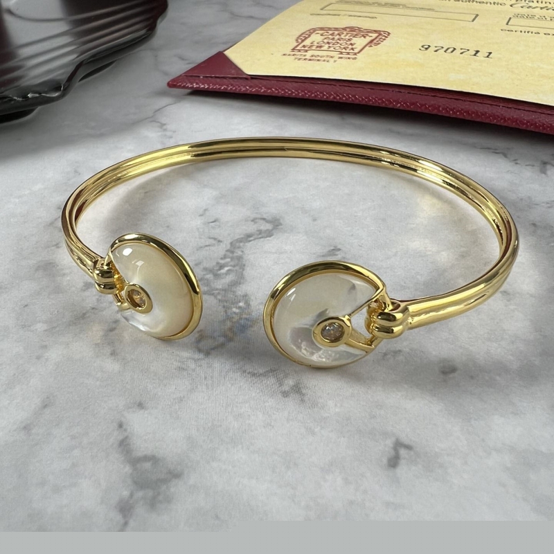 Ca*t*er bracelets